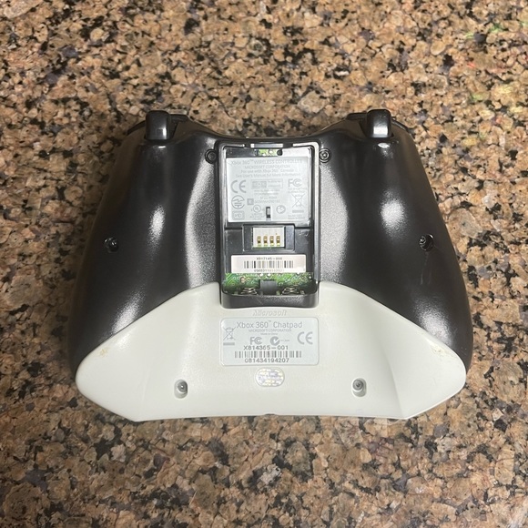 Microsoft Xbox 360 Wireless Chatpad and Microsoft Xbox 360 Wireless Controller - Picture 3 of 5